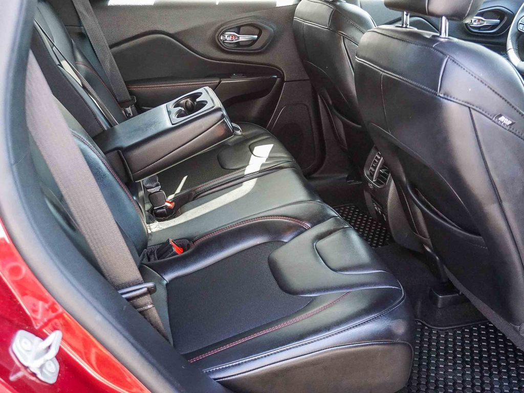 Used 2021 Jeep Cherokee Trailhawk image 13