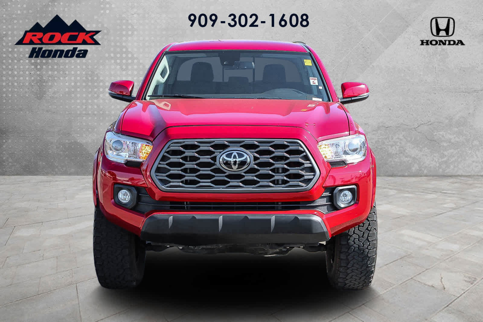 Used 2020 Toyota Tacoma SR5 w/ Technology Package AWD/4WD image 2