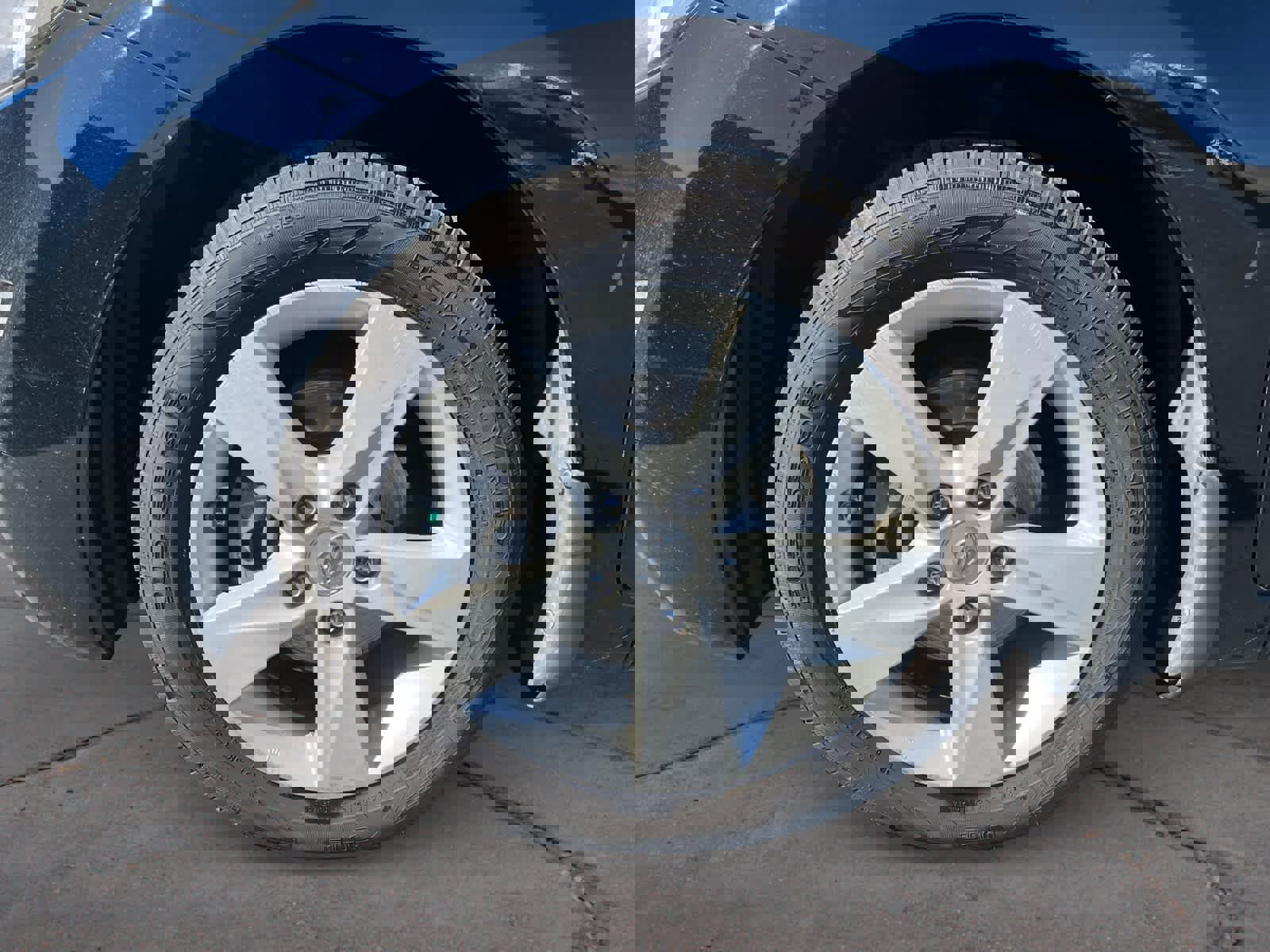 Used 2013 Hyundai Elantra GLS w/ Preferred Pkg image 14