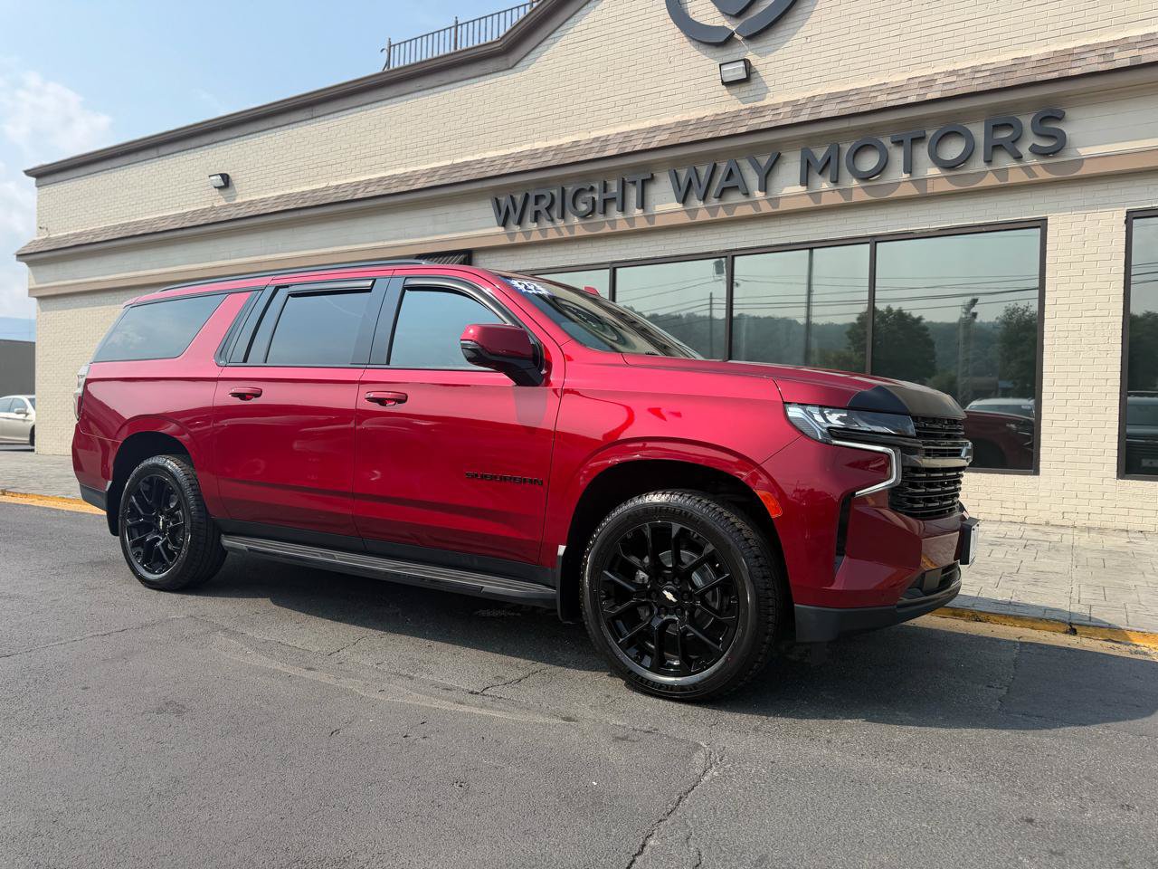 Used 2022 Chevrolet Suburban RST w/ Luxury Package AWD/4WD image 1