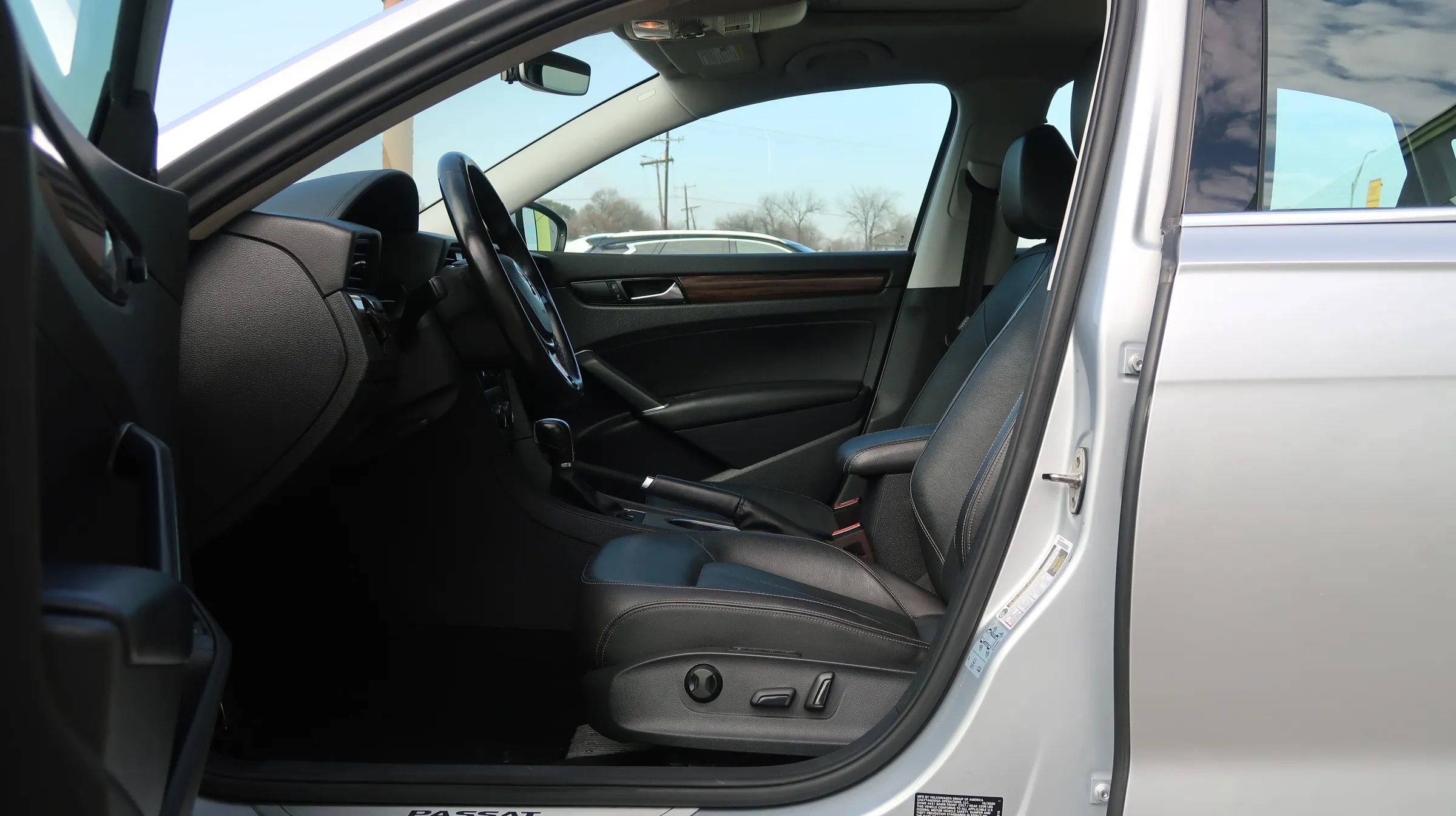 Used 2020 Volkswagen Passat 2.0T SEL image 16