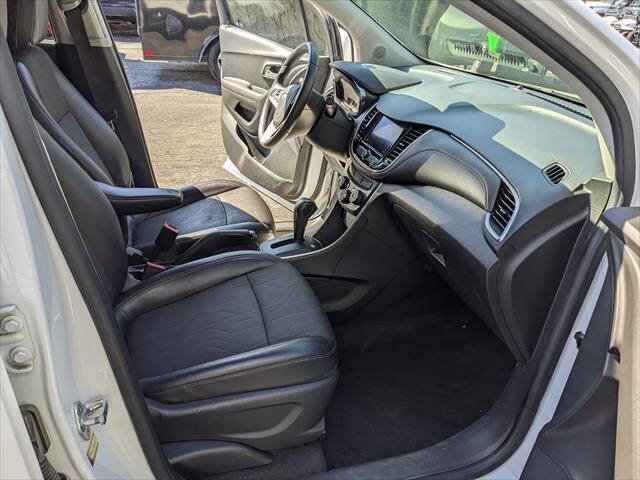Used 2020 Chevrolet Trax LT w/ LT Convenience Package image 15