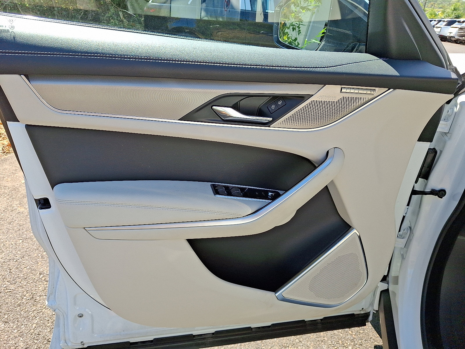 Used 2026 Jaguar F-PACE R-Dynamic S image 13