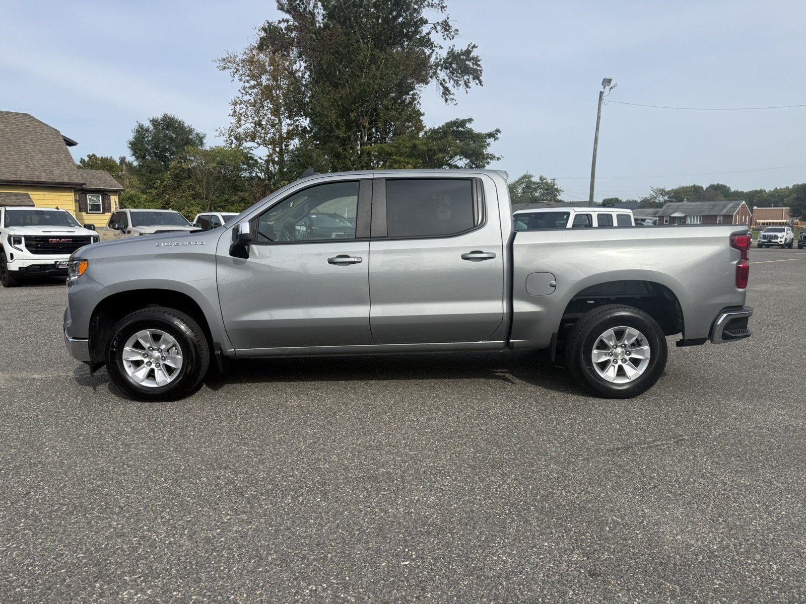 Used 2025 Chevrolet Silverado 1500 LT RWD image 7