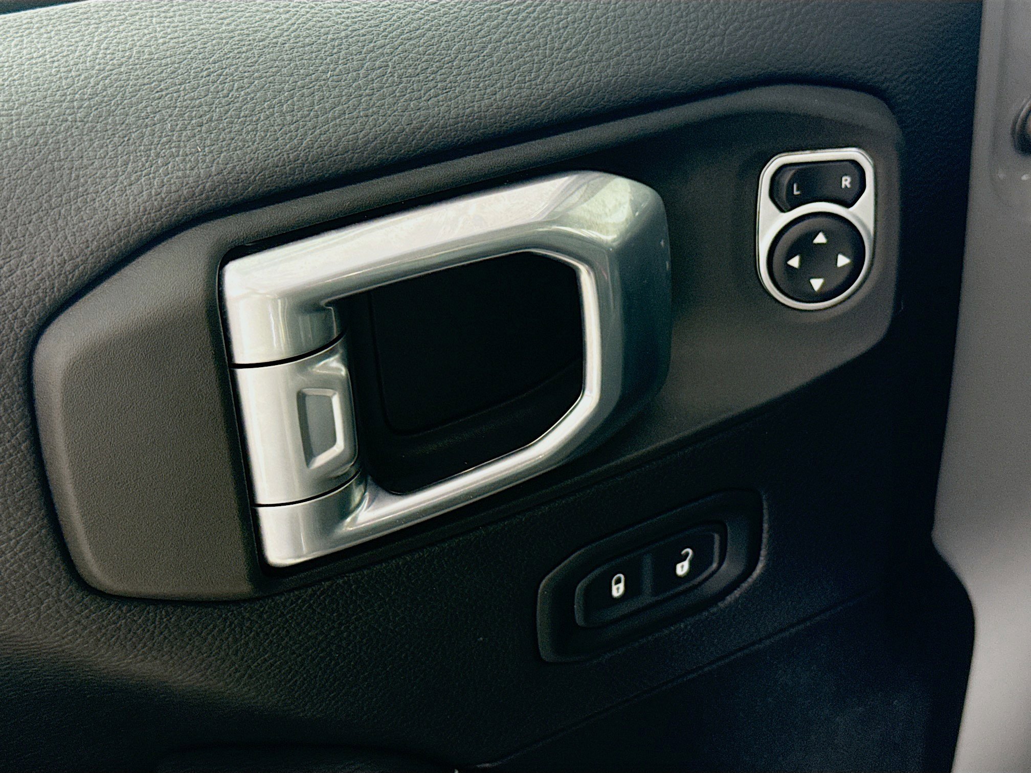 Used 2023 Jeep Wrangler Unlimited Sahara w/ Cold Weather Group image 8