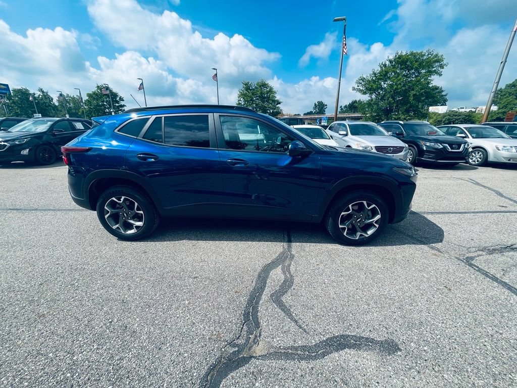 Used 2024 Chevrolet Trax LT FWD image 7