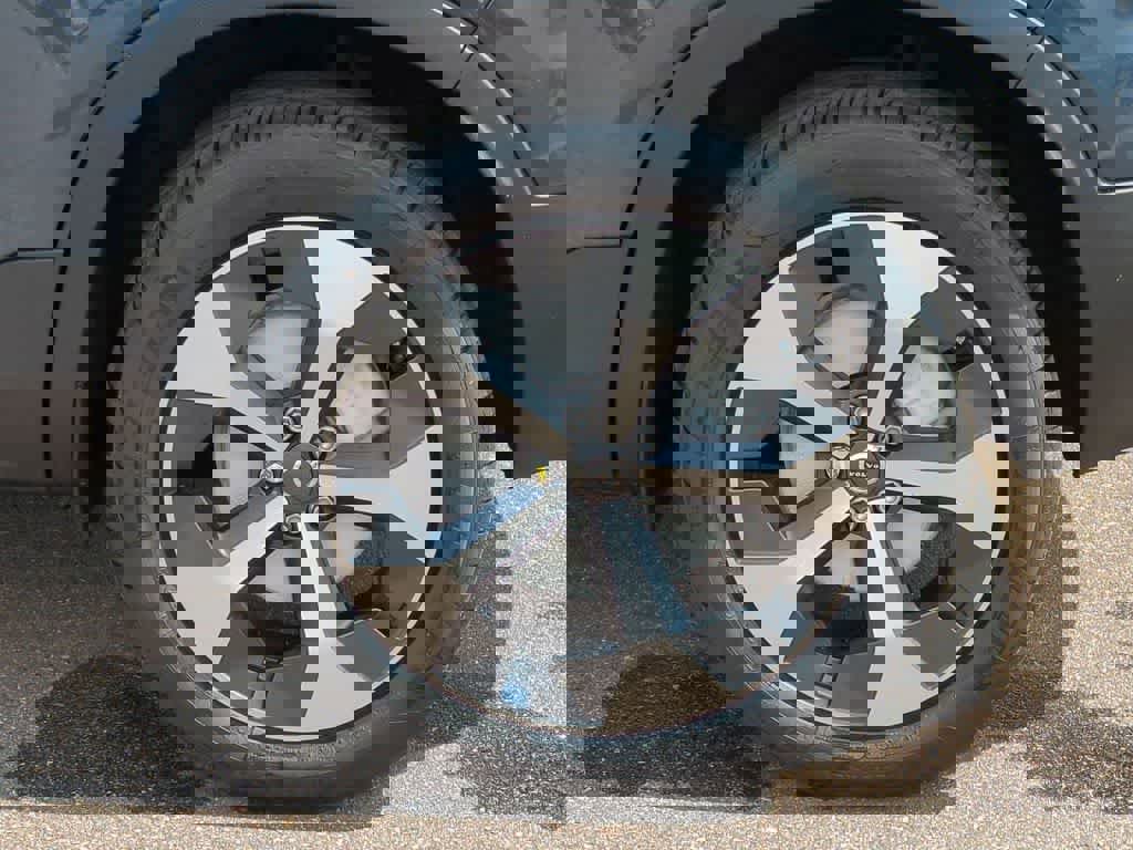 New 2026 Volvo XC40 B5 Core w/ Protection Package Premier image 12