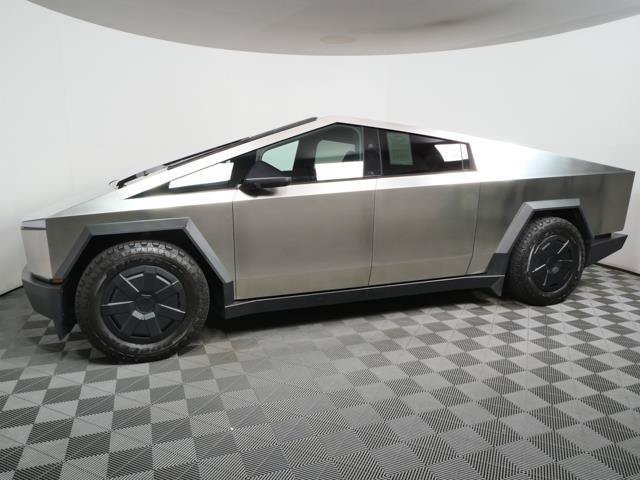 Used 2025 Tesla Cybertruck AWD Crew Cab image 37