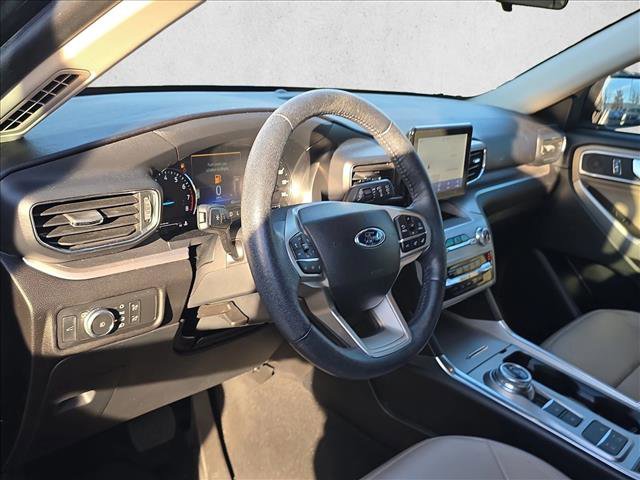Used 2022 Ford Explorer XLT w/ Equipment Group 202A image 9