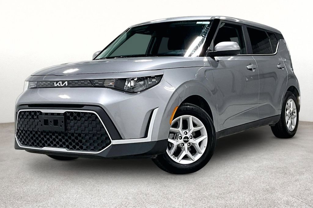 Used 2025 Kia Soul LX FWD image 14