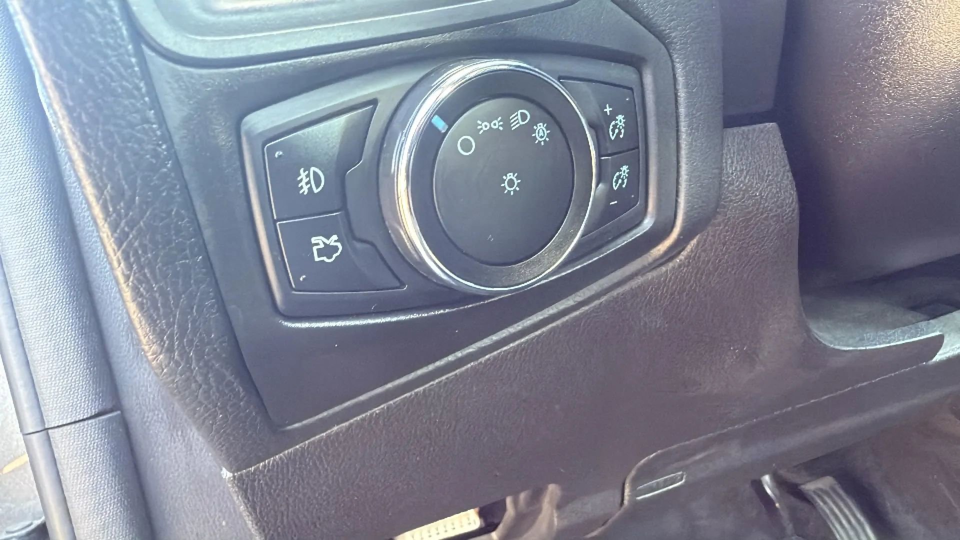 Used 2014 Ford Focus SE w/ SE Sport Package FWD image 19