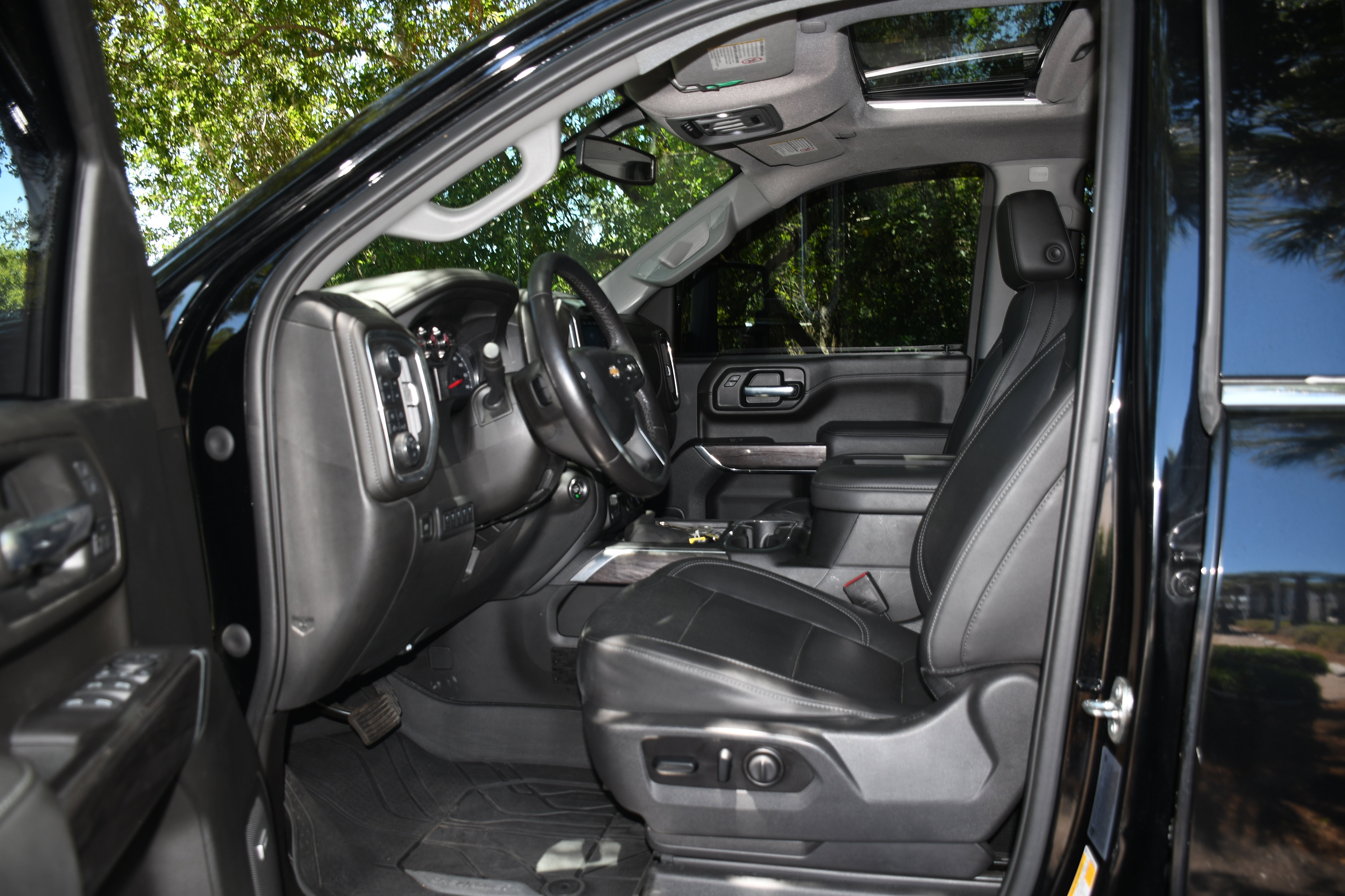 Used 2021 Chevrolet Silverado 2500 LTZ w/ LTZ Plus Package AWD/4WD image 8