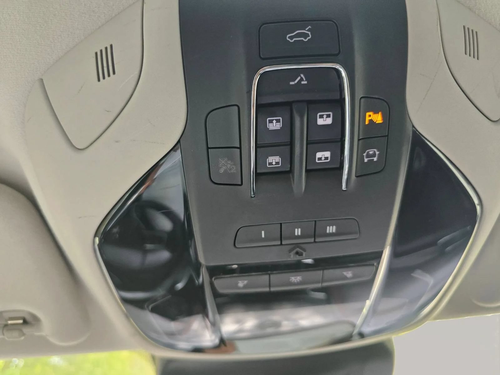 Used 2017 Maserati Levante S AWD/4WD image 27