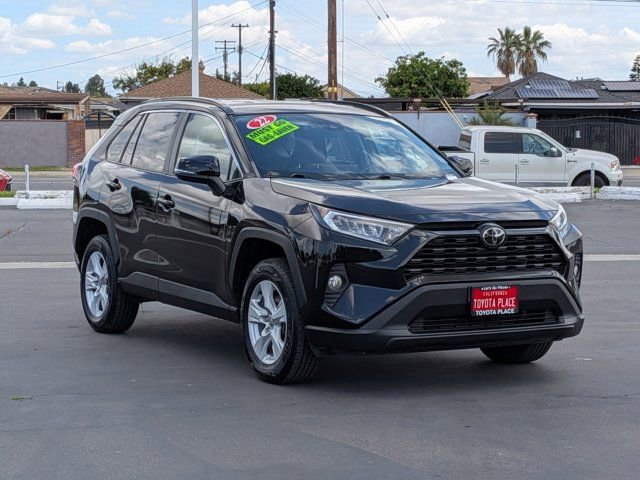 Used 2021 Toyota RAV4 XLE FWD image 3