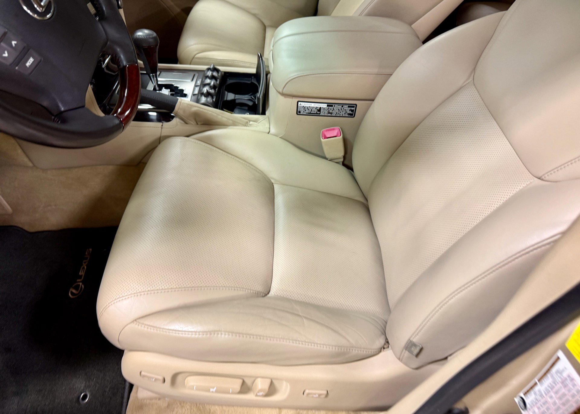 Used 2011 Lexus LX 570 4WD w/ Luxury Pkg w/Pre-crash image 26