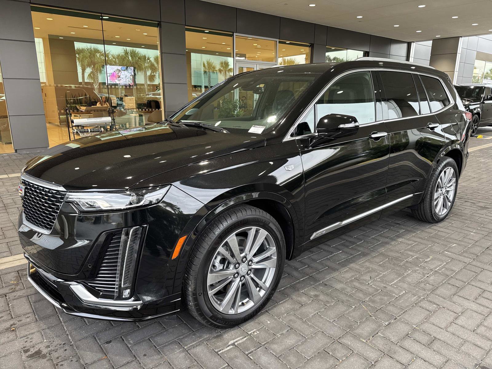 Used 2025 Cadillac XT6 Premium Luxury image 1