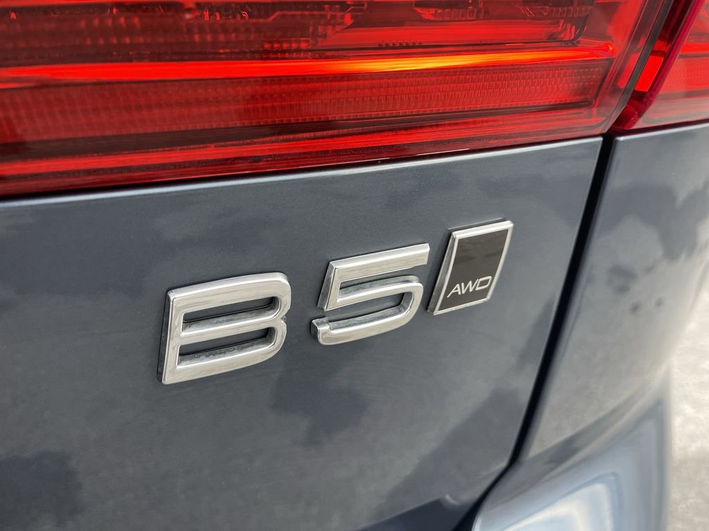 Used 2024 Volvo XC60 B5 Plus image 13