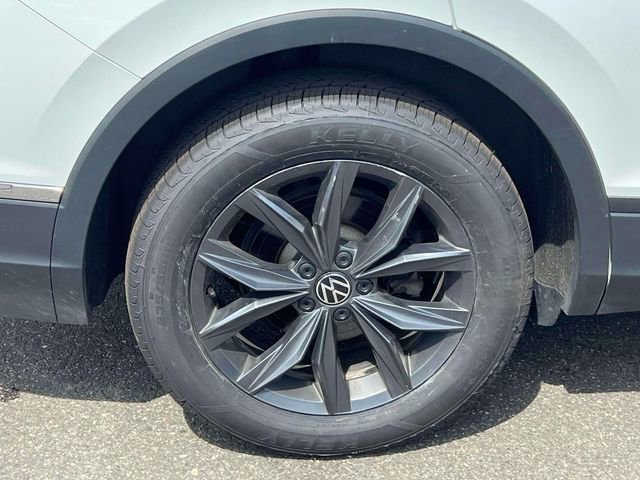 Used 2024 Volkswagen Tiguan SE FWD image 16