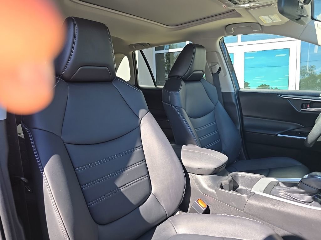 Used 2022 Toyota RAV4 XLE Premium image 41