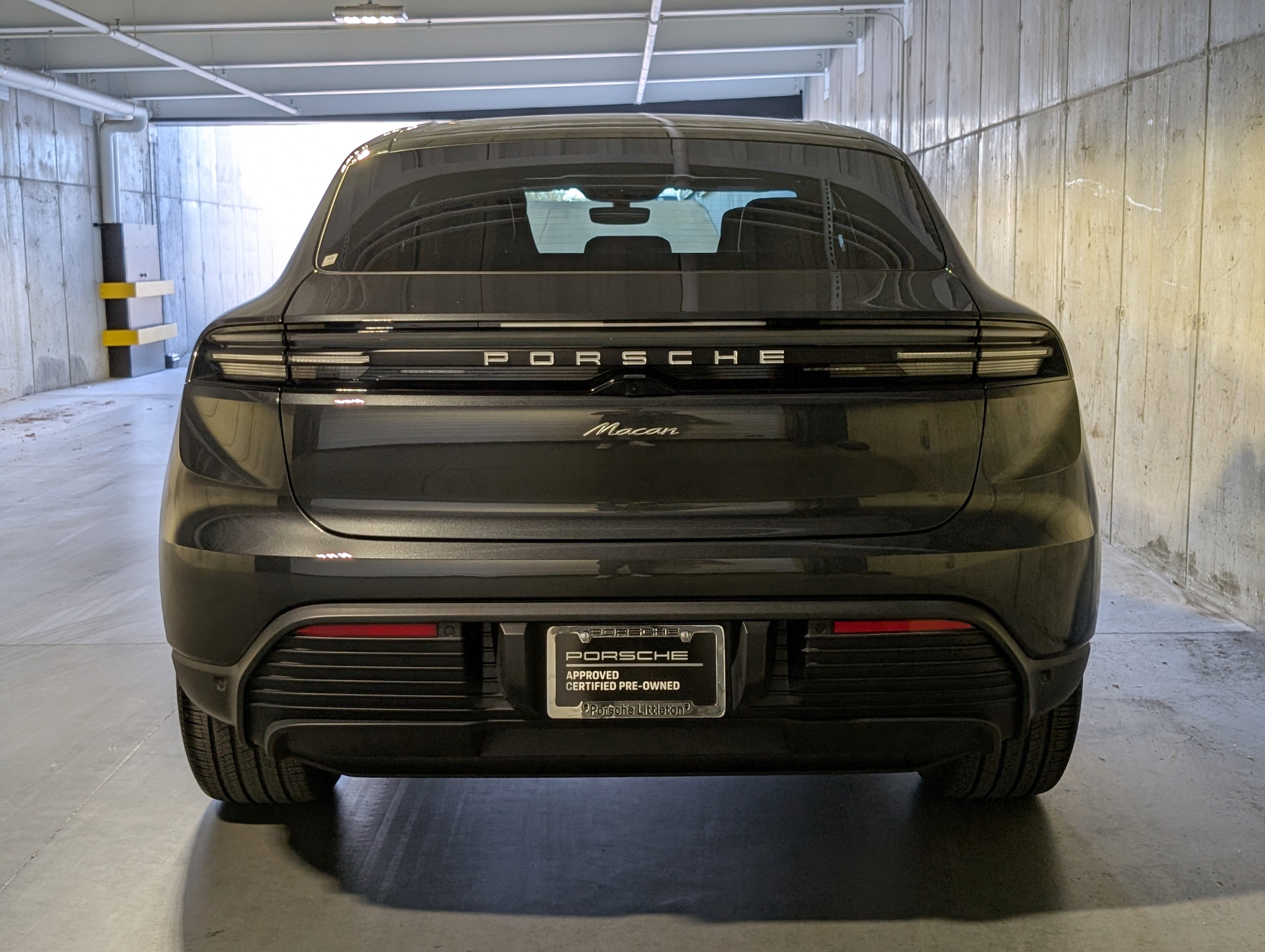 Certified 2025 Porsche Macan Electric image 8