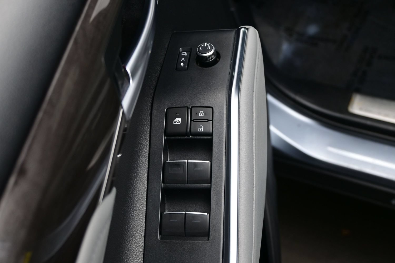 Used 2023 Toyota Highlander Platinum AWD/4WD image 10