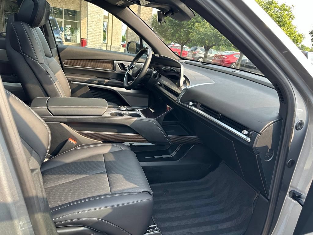 Certified 2026 Cadillac Vistiq Luxury AWD/4WD image 35