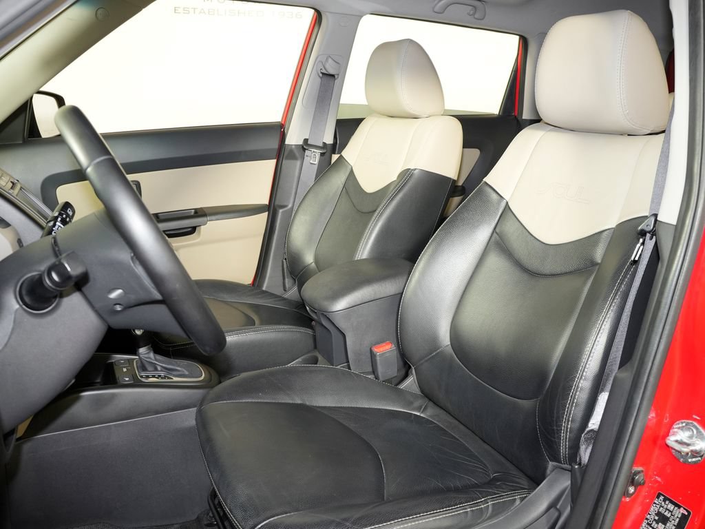 Used 2013 Kia Soul ! w/ Premium Pkg FWD image 13