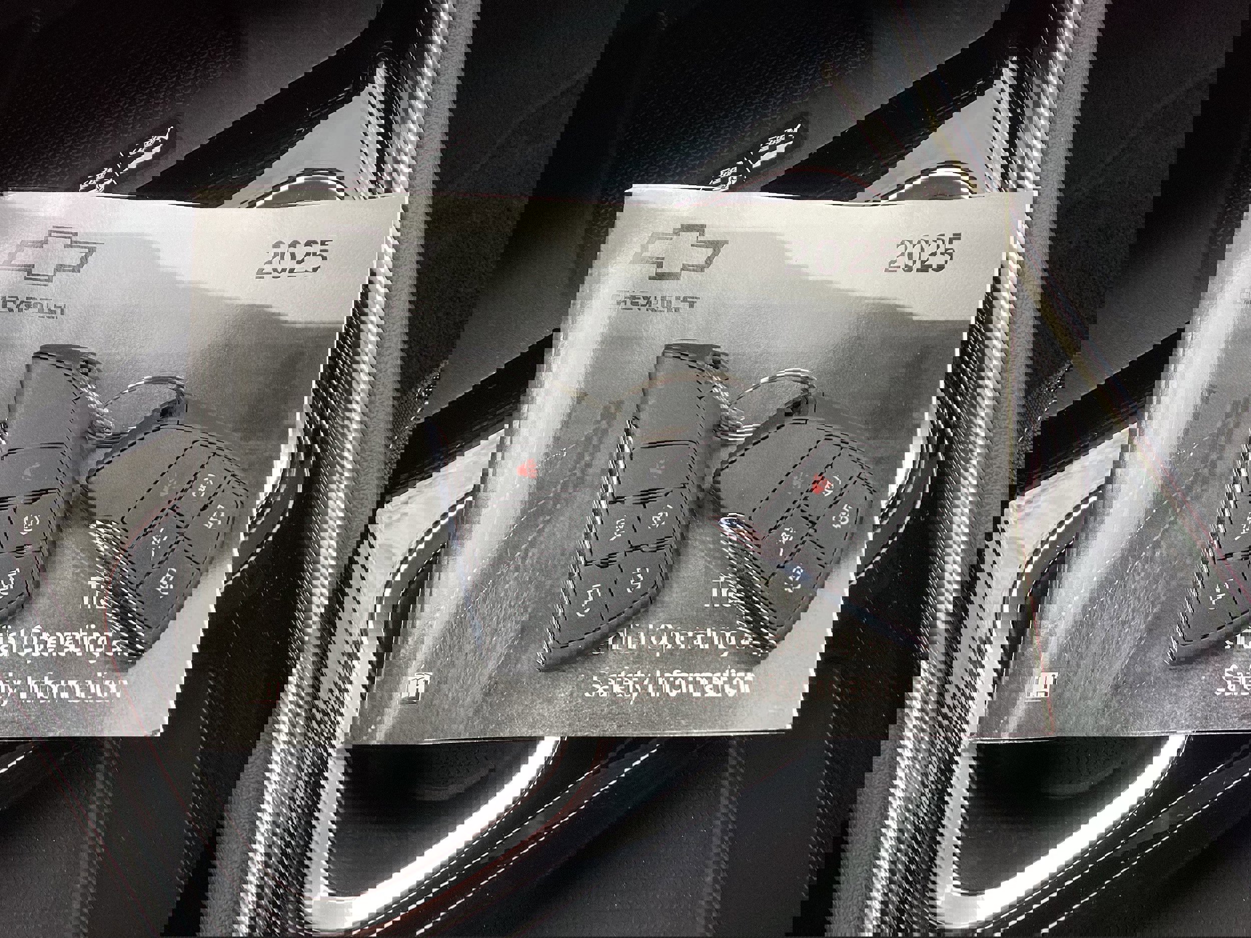 Used 2025 Chevrolet Traverse LT image 22