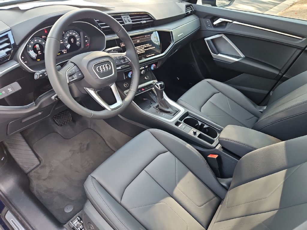 Used 2025 Audi Q3 2.0T Premium w/ Convenience Plus Package AWD/4WD image 7
