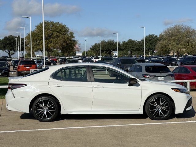 Used 2024 Toyota Camry SE FWD image 3