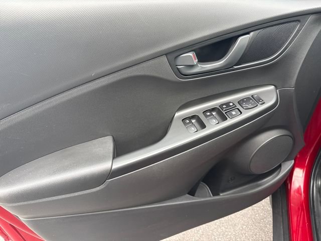 Used 2023 Hyundai Kona SE image 9