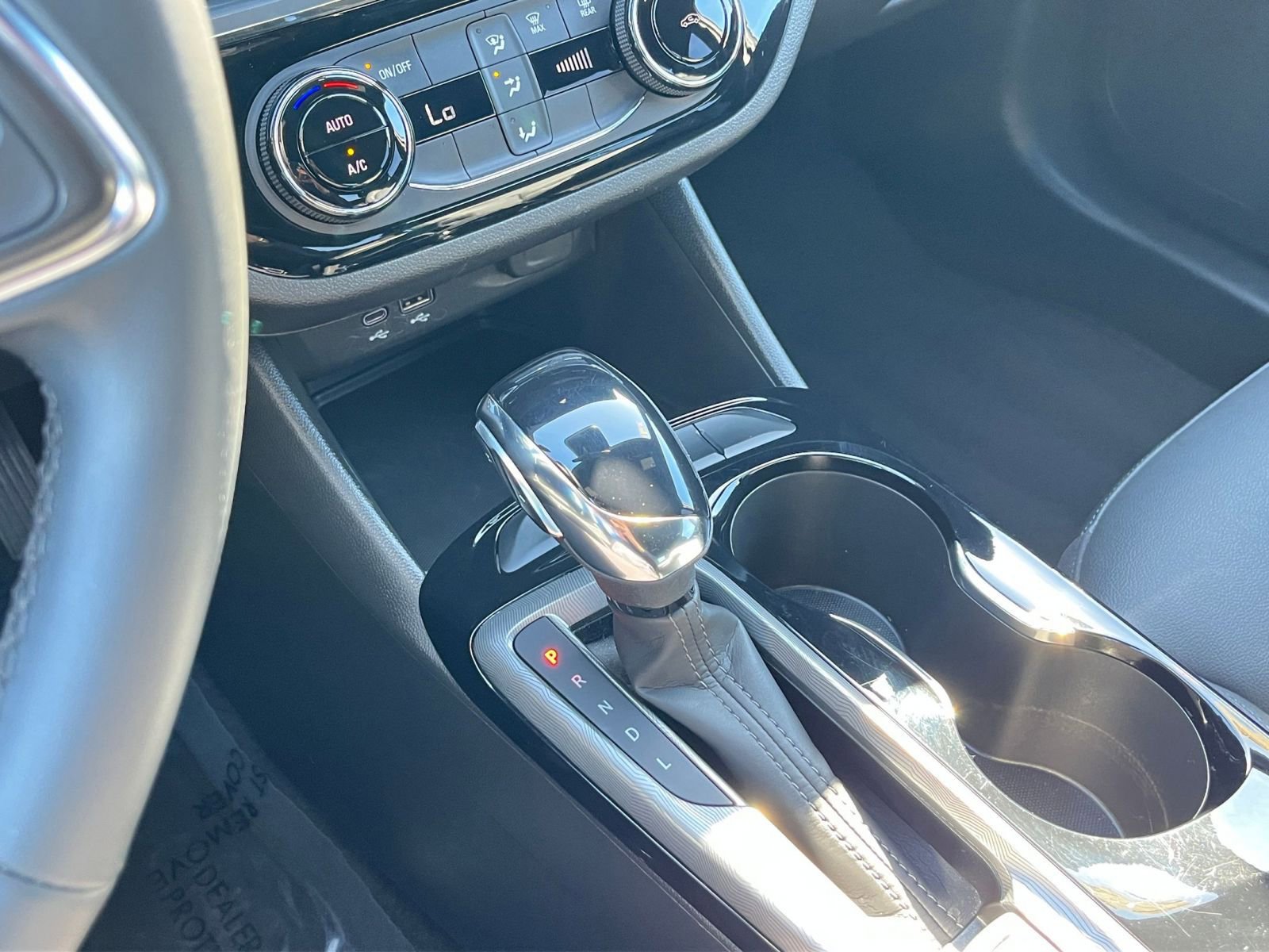 Used 2025 Buick Envista Sport Touring image 40