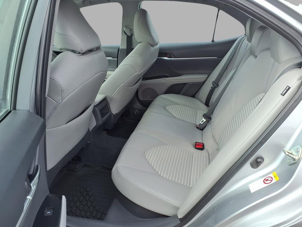 Used 2019 Toyota Camry SE w/ Sunroof Package image 19