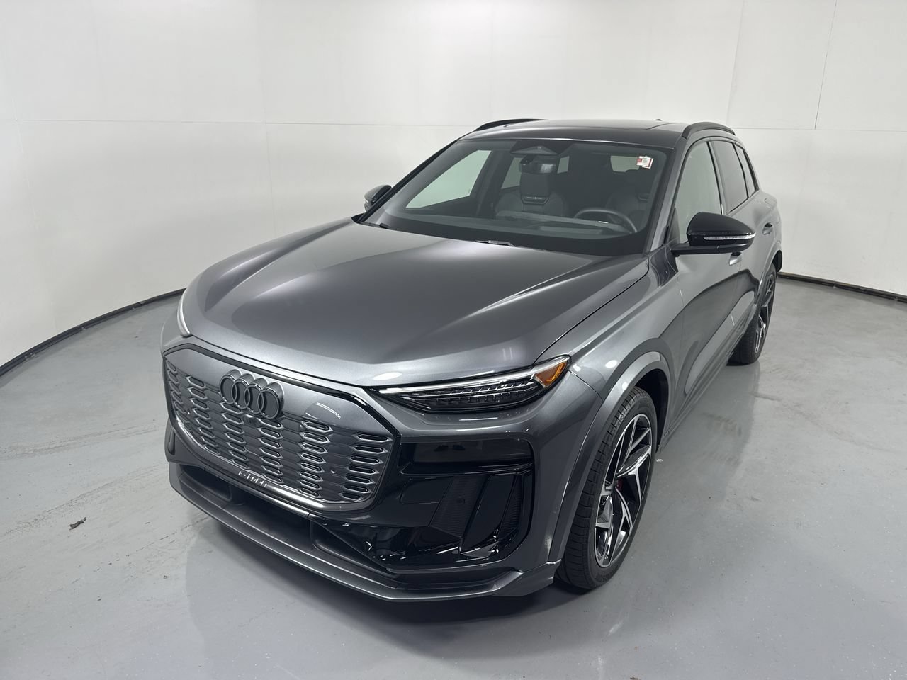 Used 2025 Audi SQ6 e-tron Premium Plus w/ Premium Plus AWD/4WD image 25