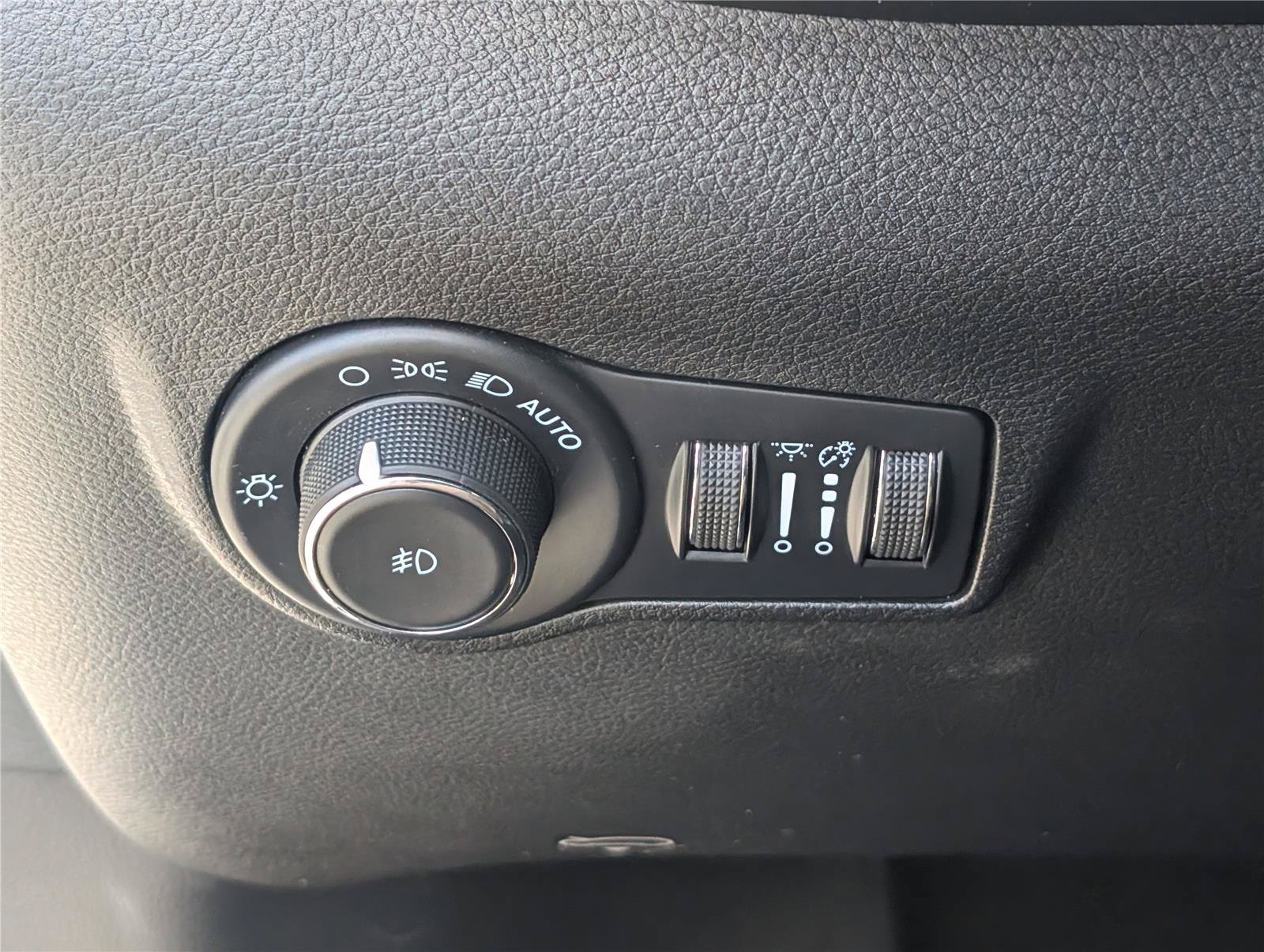 Used 2023 Jeep Compass Latitude AWD/4WD image 21