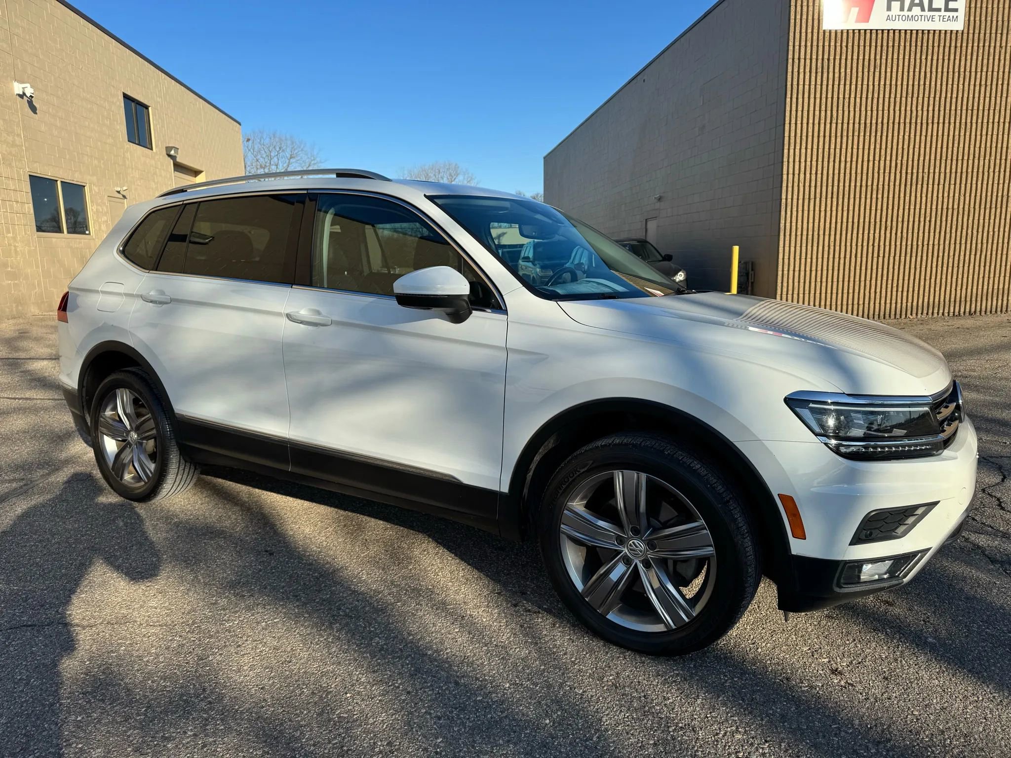 Used 2019 Volkswagen Tiguan SEL Premium w/ 3rd Row Seat Package image 12