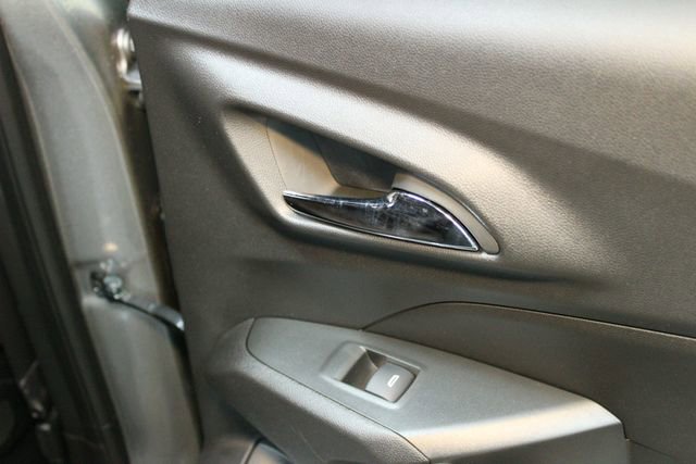 Certified 2025 Chevrolet Trax RS w/ Sunroof Package image 12