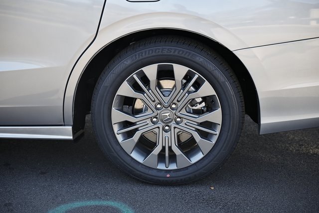 New 2026 Honda Odyssey Touring image 7