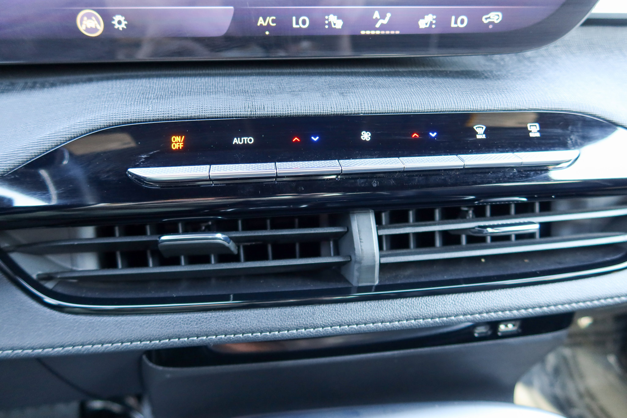 Used 2025 Buick Enclave Preferred FWD image 24