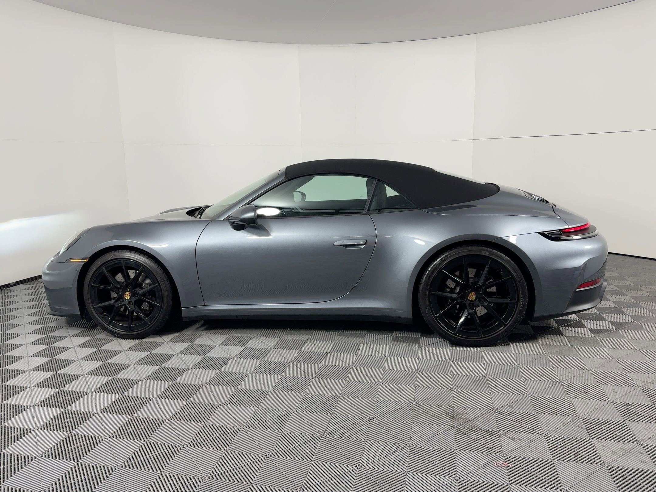 Certified 2025 Porsche 911 Carrera image 31