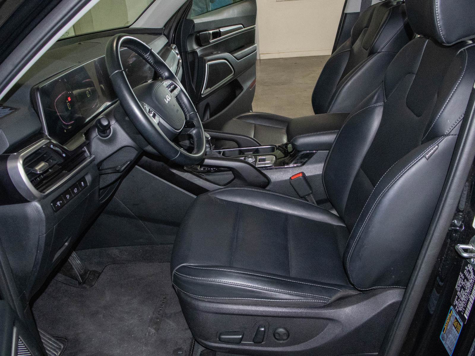 Used 2025 Kia Telluride S image 8