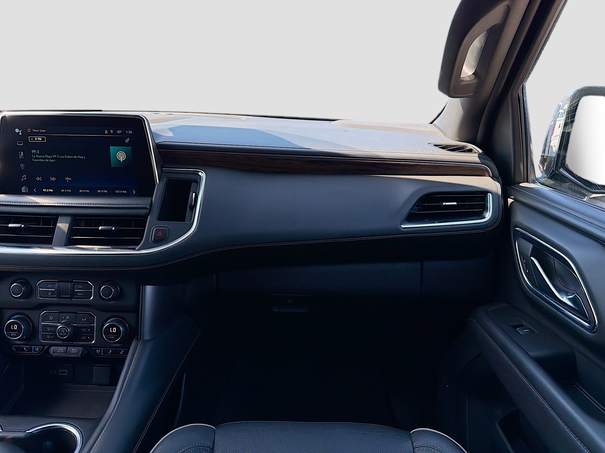 Used 2023 Chevrolet Suburban Premier image 18