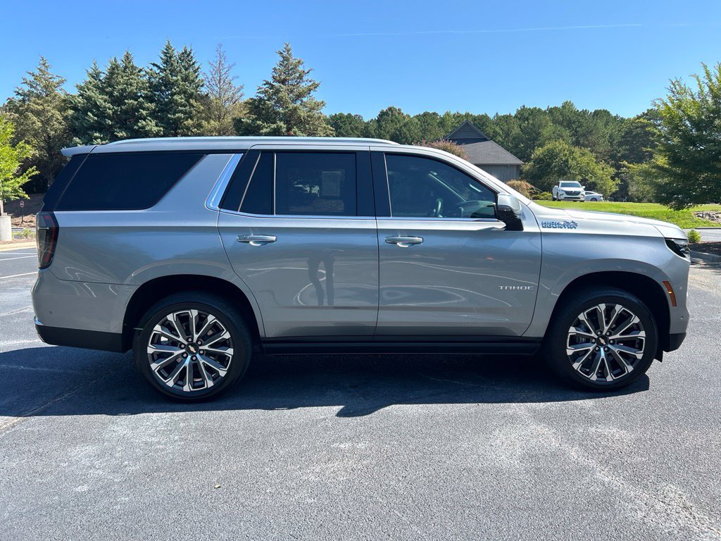Used 2025 Chevrolet Tahoe High Country AWD/4WD image 29