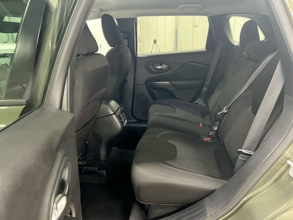 Used 2021 Jeep Cherokee Latitude AWD/4WD image 21