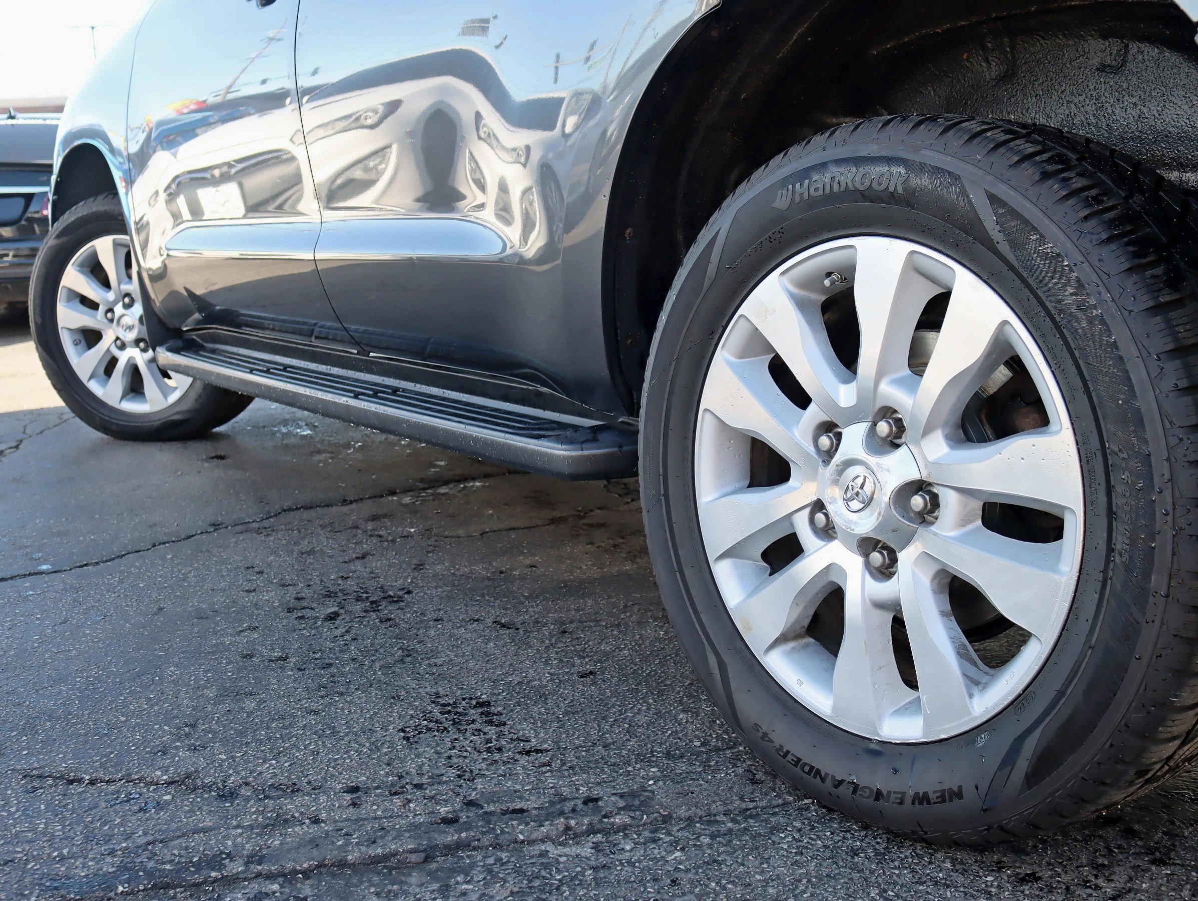 Used 2017 Toyota Sequoia Platinum AWD/4WD image 14