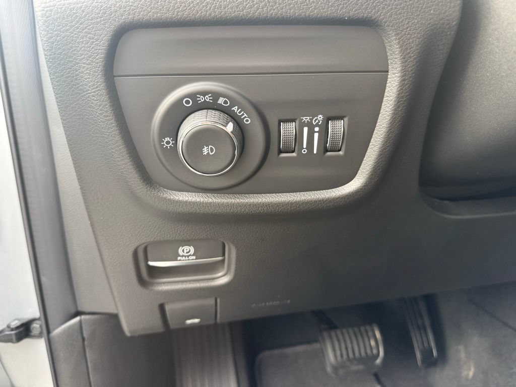 New 2025 Jeep Grand Cherokee Overland AWD/4WD image 13