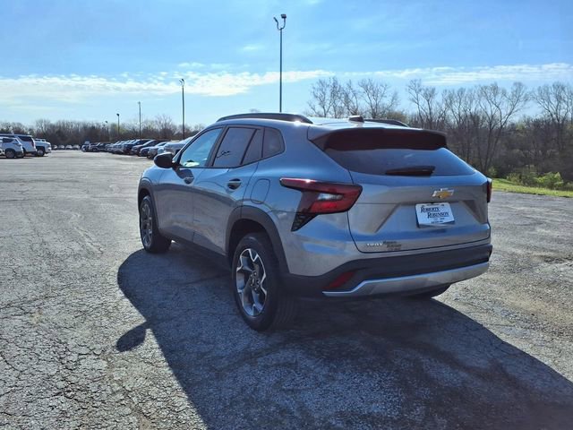 Used 2025 Chevrolet Trax LT w/ LT Convenience Package FWD image 27