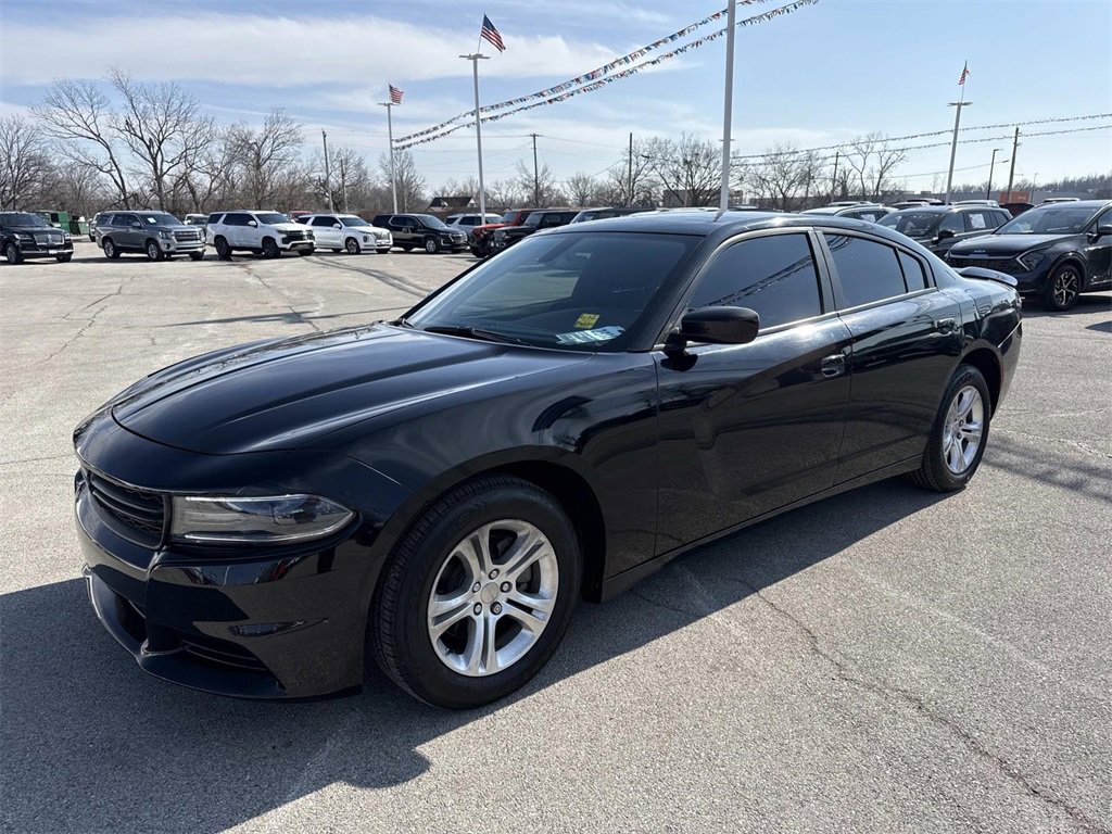 Used 2022 Dodge Charger SXT w/ Driver Convenience Group image 2