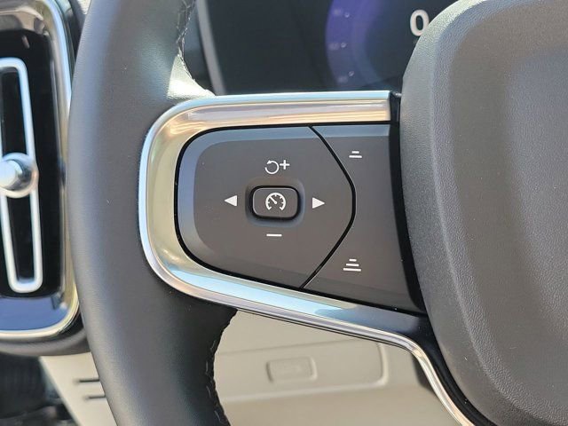 Used 2025 Volvo XC40 B5 Plus w/ Protection Package Premier image 31