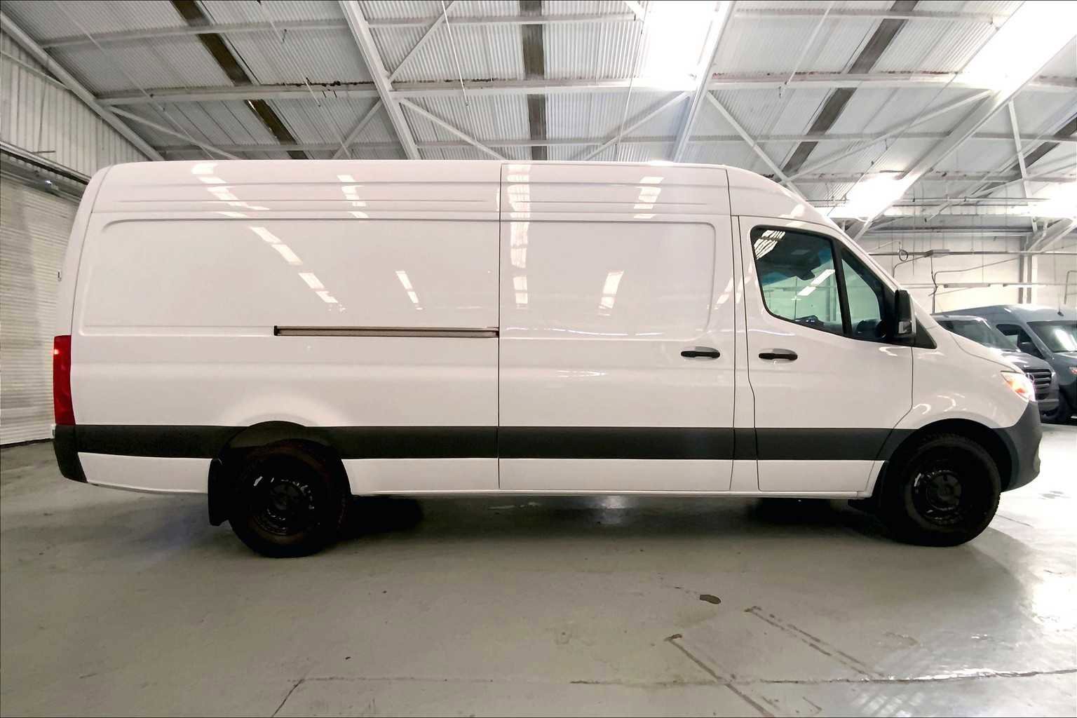 Used 2024 Mercedes-Benz Sprinter 2500 image 6